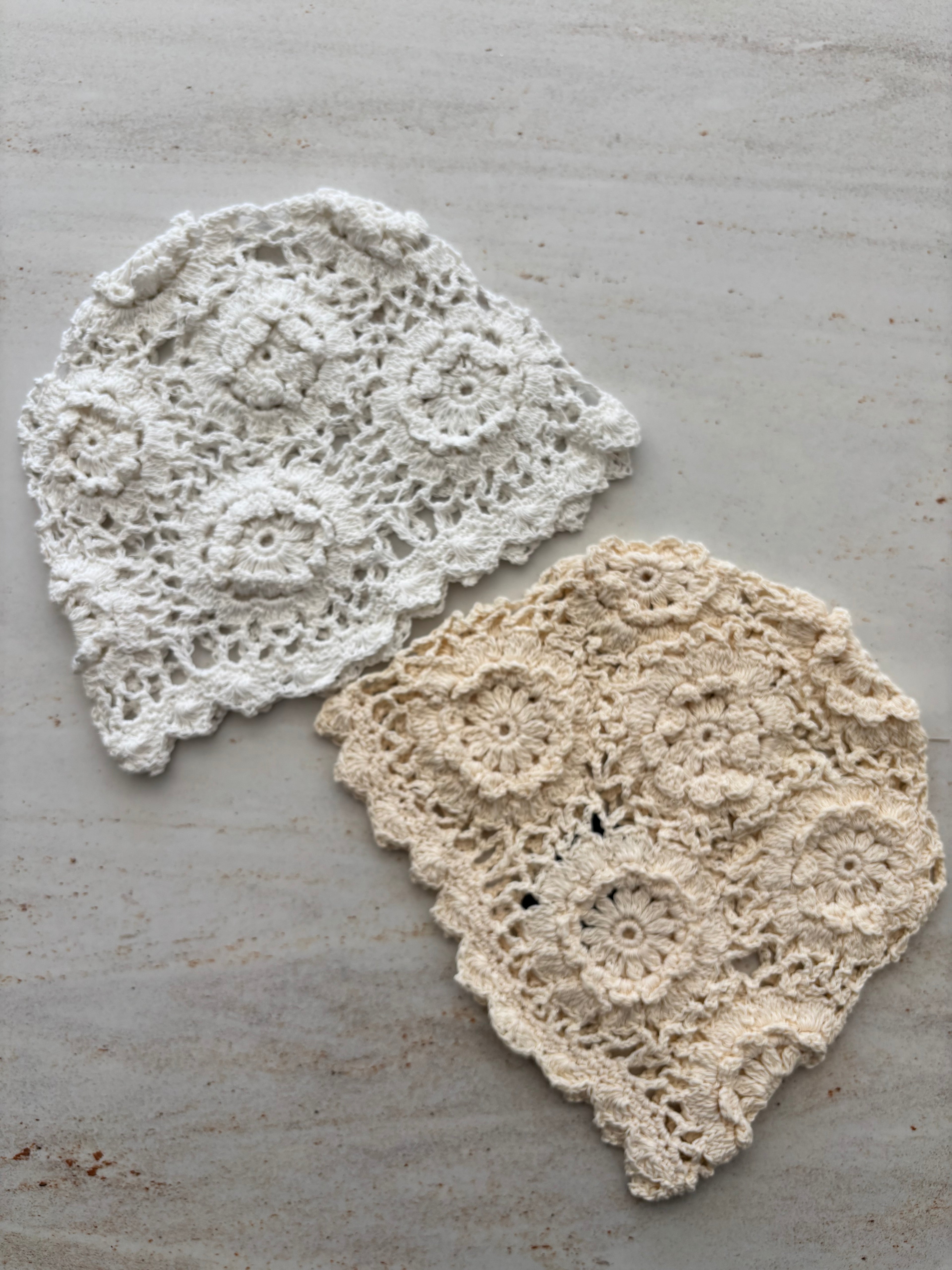 Cappellino crochet centrino