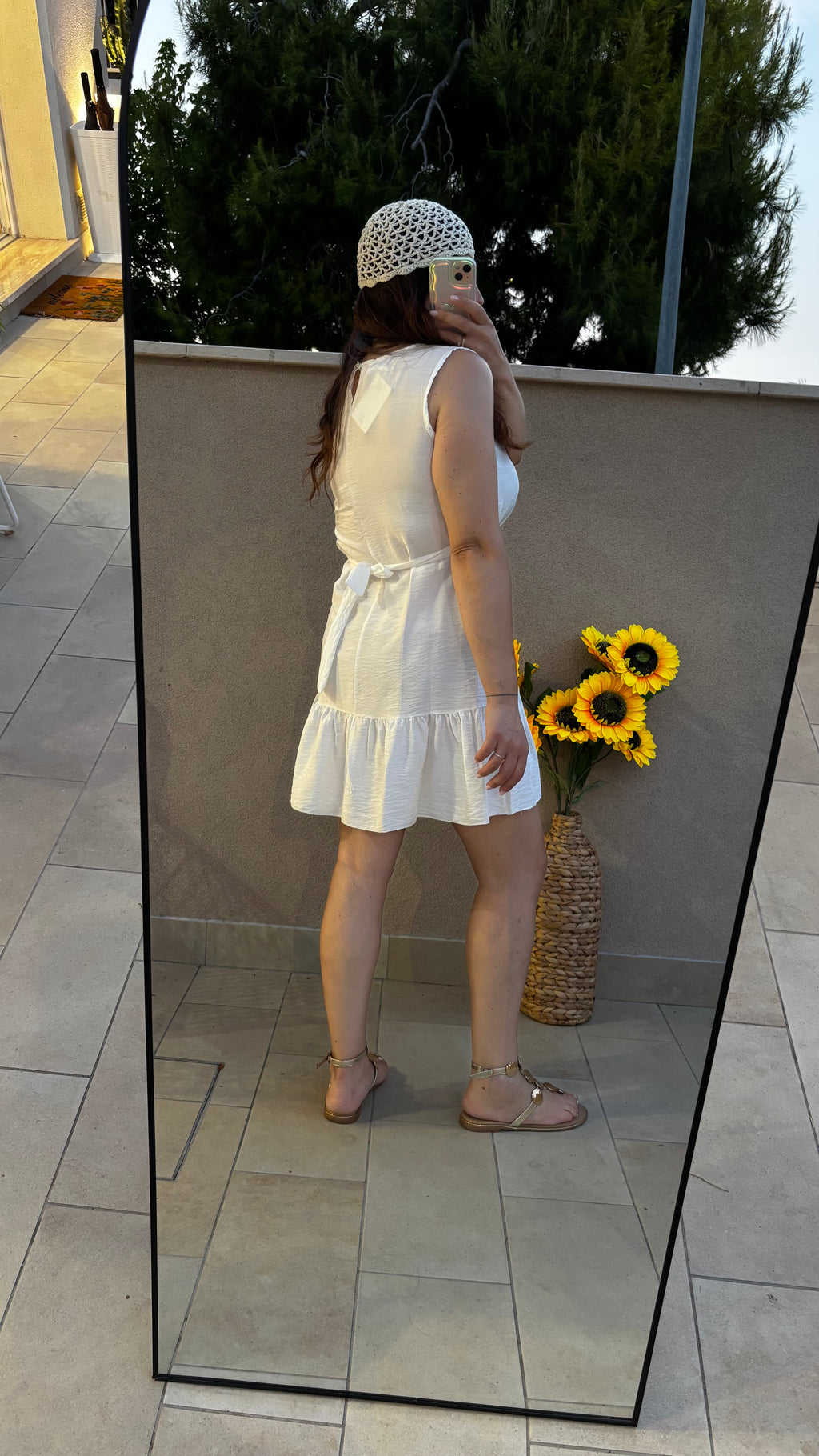 Abito corto con balza