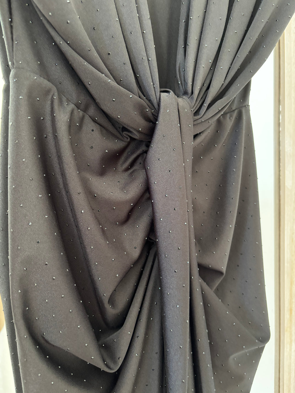 Abito midi drappeggiato con strass
