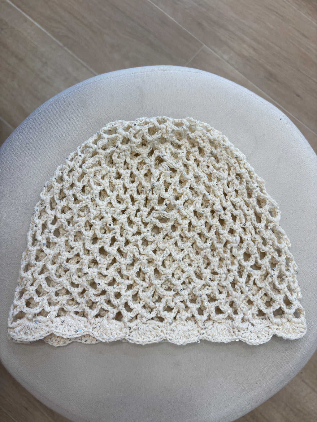 Cappello crochet con paillettes