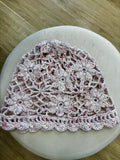 Cappello crochet con fiori